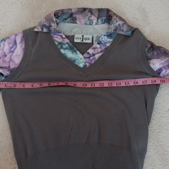 Once 1 Again~Vintage 90's Gray V-neck Sweater Floral Silky Shirt - Picture 2 of 10